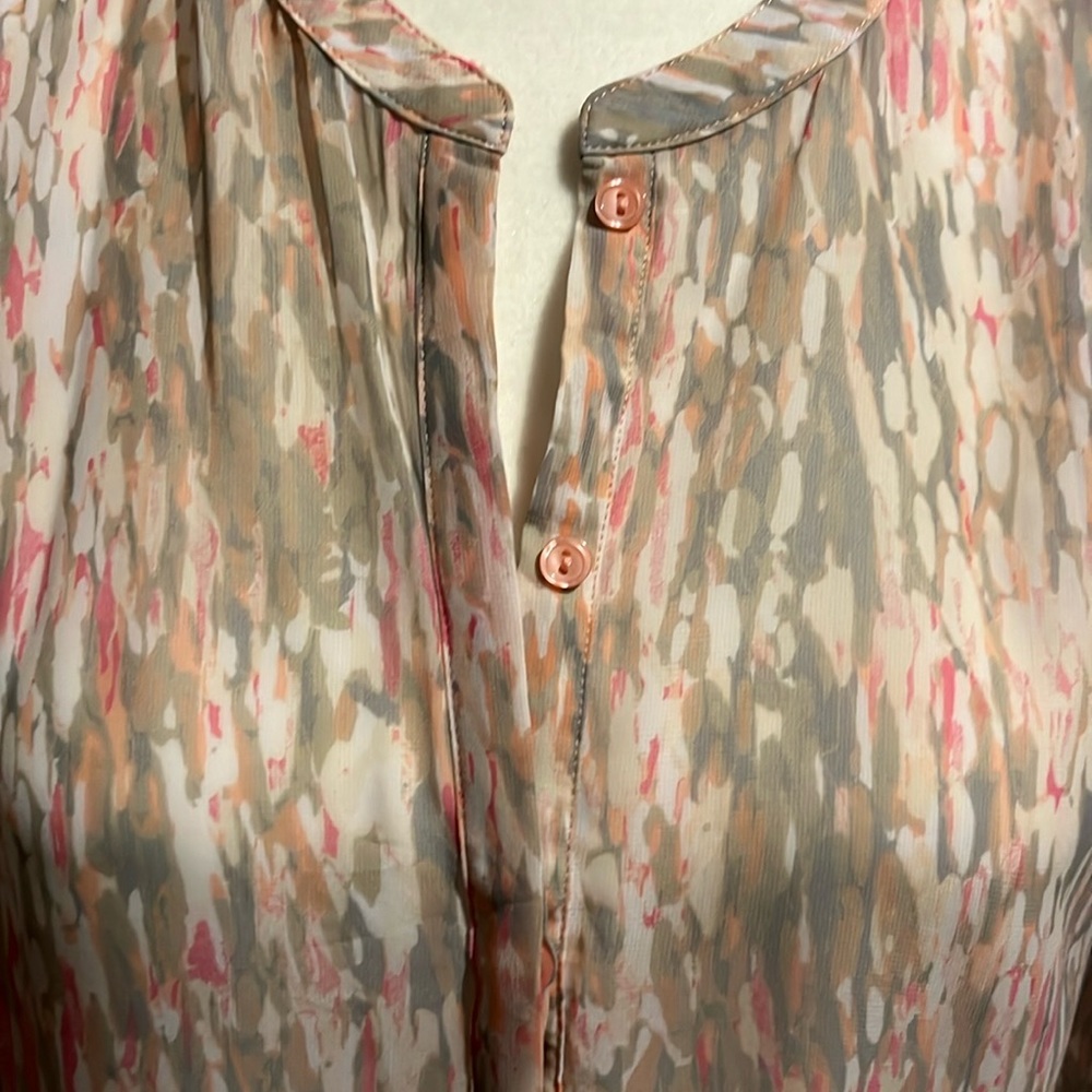 Sheer 3 button tunic - Picture 5 of 6
